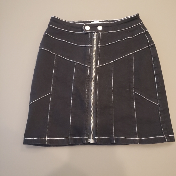 Superdown mini skirt XS black with stitch details - Picture 2 of 3